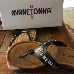 Minnetonka Thea Black Sandals - NWOT - NIB